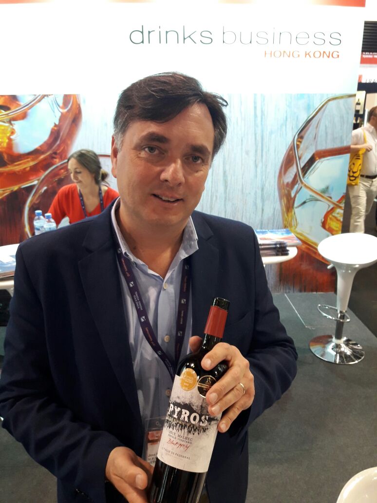 Pyros Single Vineyard Block 4 Malbec se expuso en el stand de la revista <a href="/teamdb/">The Drinks Business</a> durante los 3 días de Vinexpo HK 2018 por tener Gold Medal en Global Masters Malbec. 

Seguí nuestro viaje en Instagram: instagram.com/pyroswines/?hl… …