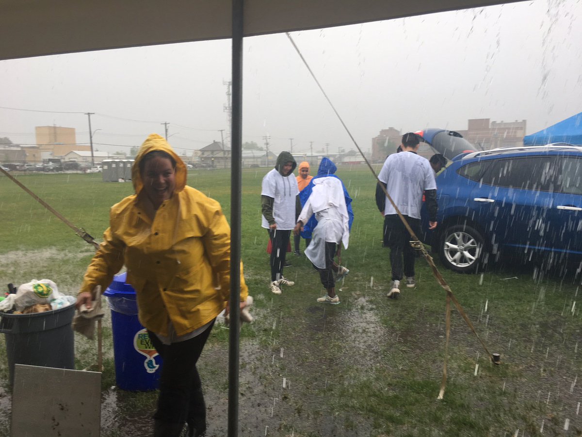 Georgia_Wells1's tweet image. I&apos;m so impressed with Tec Voc&apos;s culinary team who went above and beyond at the pow wow. The delicious food, your willingness to continue working with a smile, even after you were soaked and tired &amp;amp; staying late to do all the kitchen cleanup. Thank you! #WSDpowwow #tecvoc