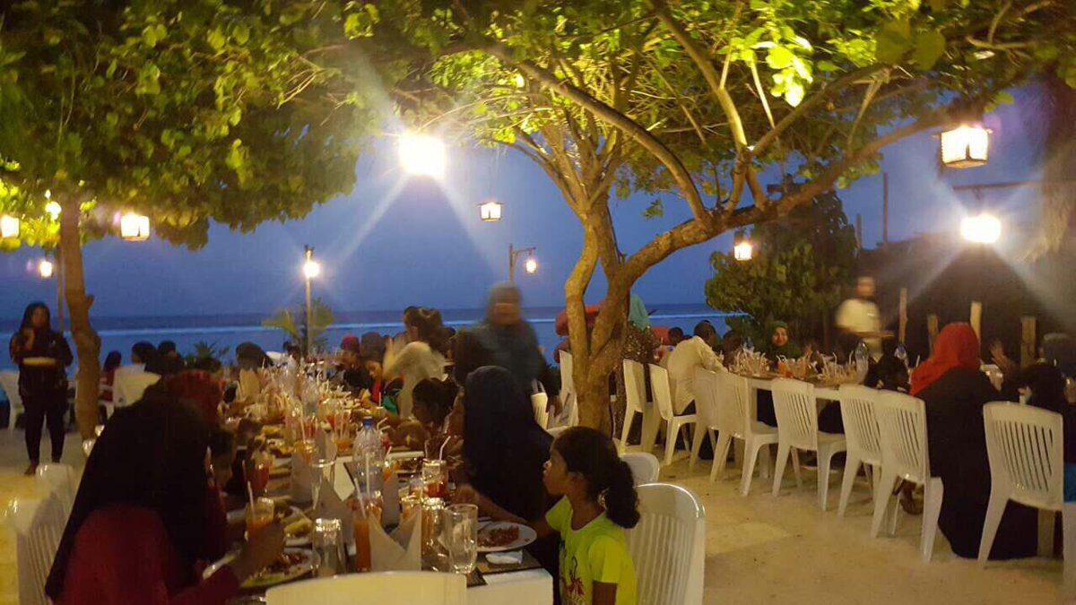 ARC_maldives's tweet photo. ARC holds #AnnualRoadhaVeellun for children at #Fiyavathi, at Hotel Ocean Grand. Thank you #ChevalBlancRandheli for hosting the fun event & @mooshan, @thaxlym, #TheRoboMan & @eventmaldives for the good music. Great to see the children so happy @min_gender #ShelterSupportProgramme https://t.co/AJfKupeN3B