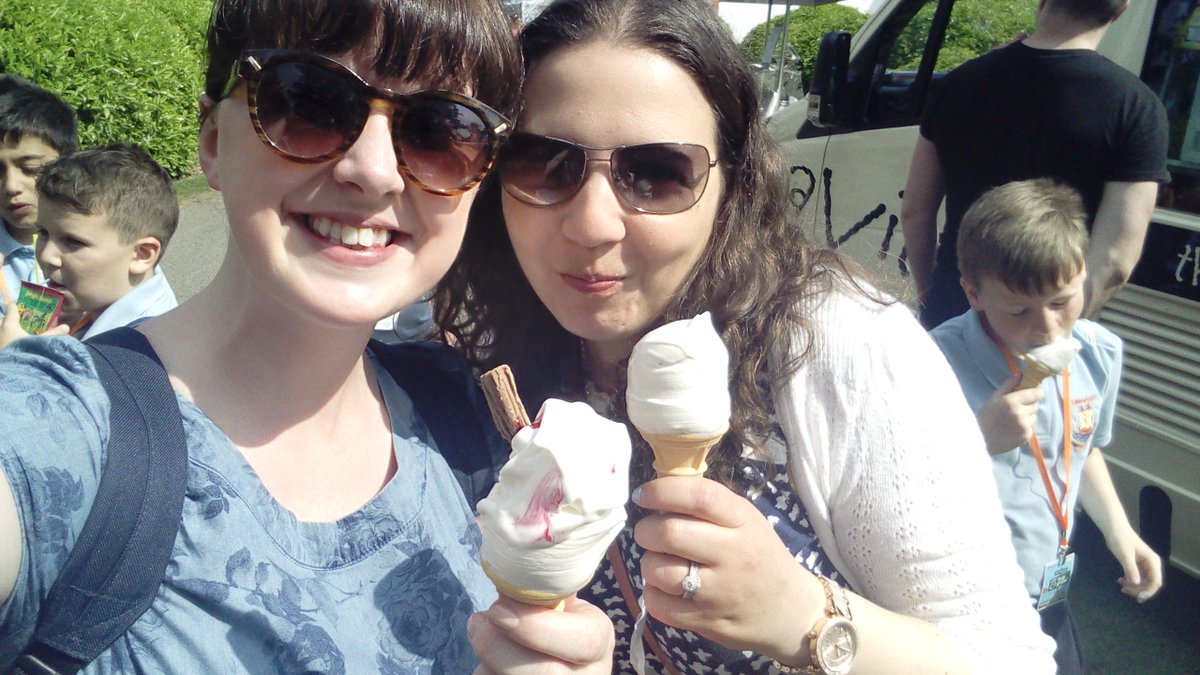 GreenFlag_5's tweet photo. After our trip to Bloom we had some fun in the zoo. What a lovely day and we were very lucky with the weather! π #biggrow #innocent #msoconnellsclass #giy https://t.co/MgSq14jDey