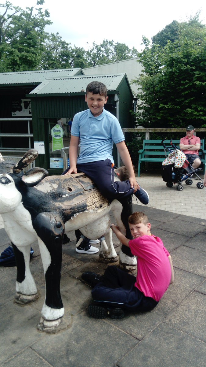 GreenFlag_5's tweet photo. After our trip to Bloom we had some fun in the zoo. What a lovely day and we were very lucky with the weather! π #biggrow #innocent #msoconnellsclass #giy https://t.co/MgSq14jDey