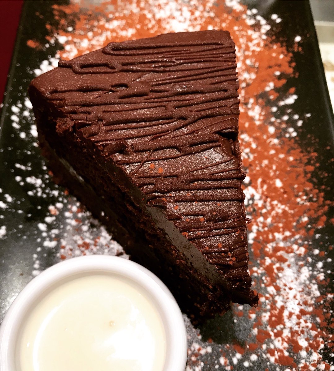 This beauty is back. Freshly baked VEGAN &amp; GLUTEN FREE Chocolate Fudge with Avocado &amp; Chocolate Ganache 🥑🍫 @psitsveganlondon 
#glutenfreeeverything #glutenfreepasta #glutenfreevegan #veganpasta #vegancheese #kentishtown #tufnellpark