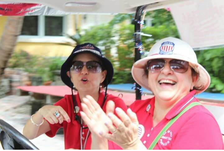 4thKeyBiscayne's tweet image. National Smile Day? We're in!! 

#NationalSmileDay #kb4th