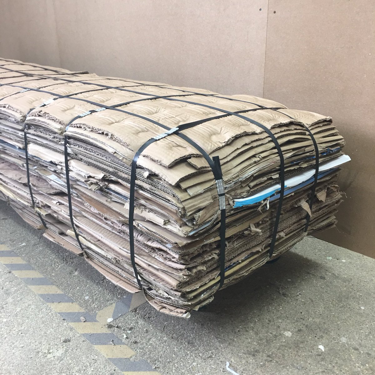 MakerTweets's tweet image. Cardboard bench made from our waste workshop packaging - seating for the ‘We are the Leaders we have been waiting for’ exhibition.

An exhibition &amp;amp; event by @GnomeHouseCIC - protesting violence against young people. 

#walthamstow