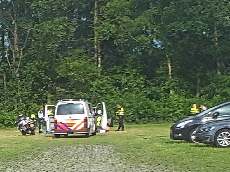 joshua_josprijs's tweet image. Grote #AlgemeneControle #Agrifirm 
#Apeldoorn 
Ook tijdens de #warmte.
Verzorging @LogisVNOGWest 
@Douane @Rollerbank
@RET_controle @Belastingdienst