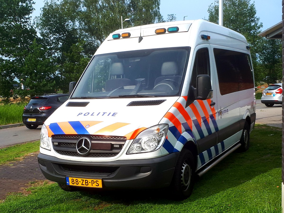 joshua_josprijs's tweet image. Grote #AlgemeneControle #Agrifirm 
#Apeldoorn 
Ook tijdens de #warmte.
Verzorging @LogisVNOGWest 
@Douane @Rollerbank
@RET_controle @Belastingdienst