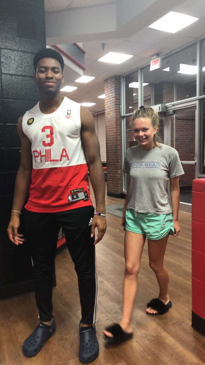 SOS_chidum's tweet photo. Sally’s that random kid at the mall who you’ve never seen before to just start following you around https://t.co/q9k5isiKFs