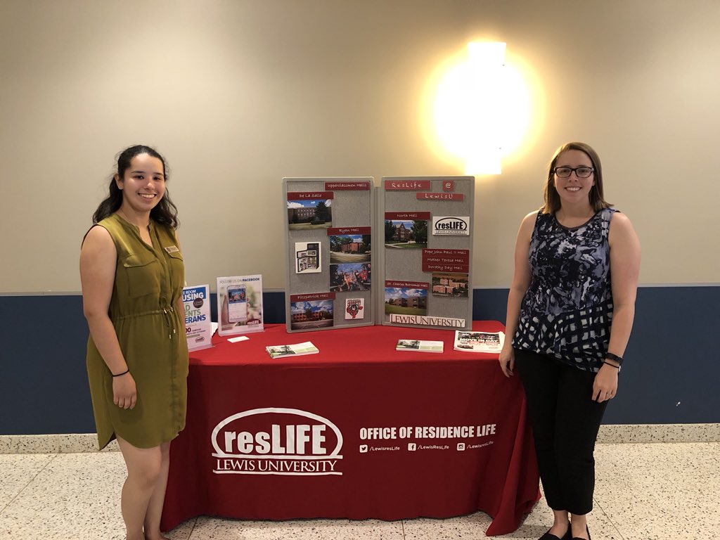 LewisResLife's tweet image. Welcome transfer students to SOAR!! We’re excited to see you on campus in the Fall. Make sure you stop by with our ResLife Staff to learn more about housing opportunities #LewisU #ResLife #SOAR