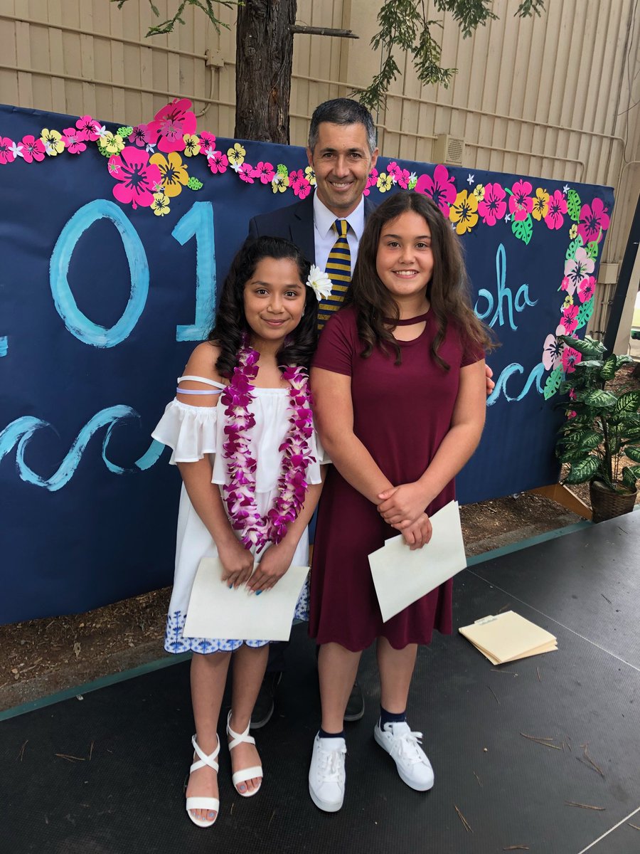 LaLuzCenter's tweet photo. Congratulatio s to our award recipients @PwoodPanthers  #classof2018 #sonoma #laluz #sonomayouth https://t.co/xYw8oqmzrH