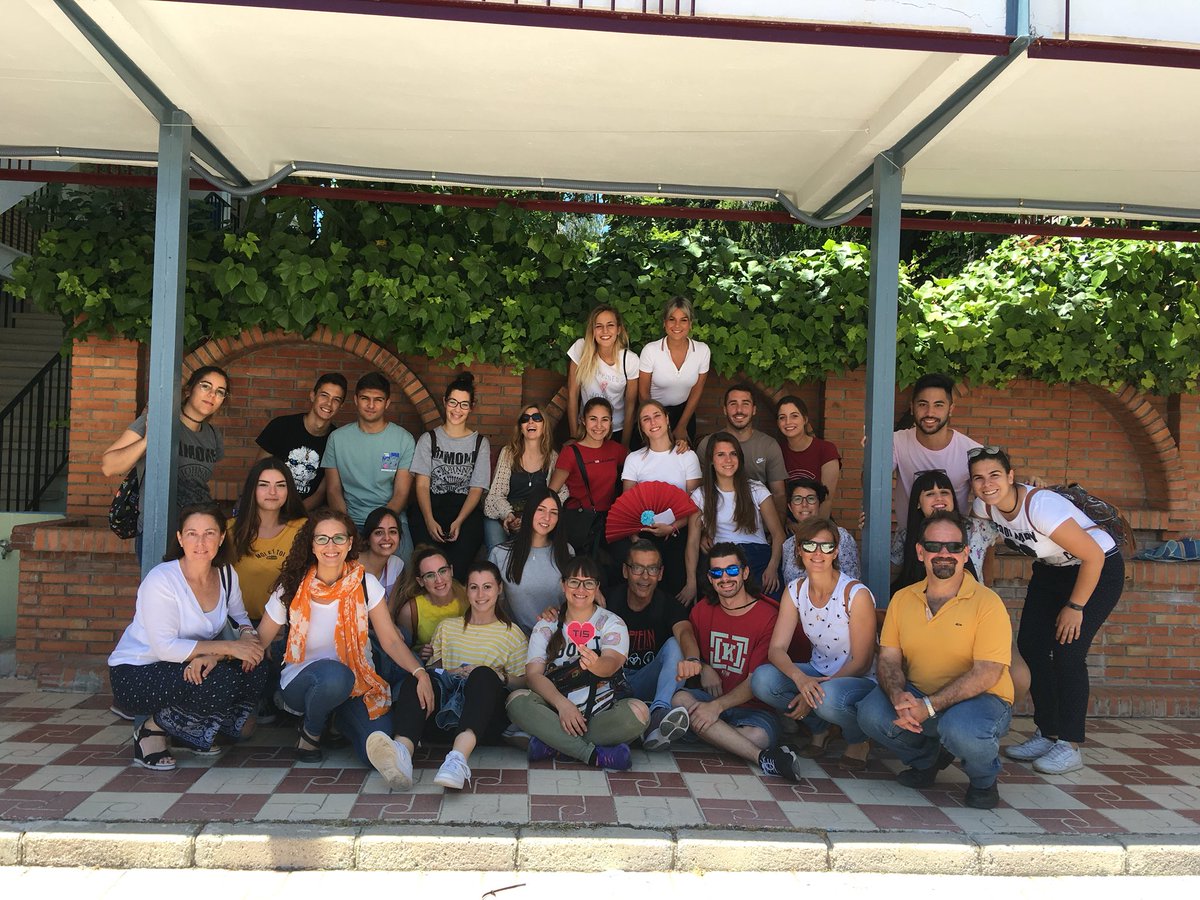 EDUCemociones's tweet photo. #festivaldemusica y despedida temporal de nuestra colaboración con @OpenSeveroOchoa. Un proyecto lleno de aprendizajes,emociones y de trabajo coordinado. Orgullosos del #cicloIntegracionSocial y agradecidos a la Comunidad Educativa, a @Accem, @Caixa, @aytomalaga y @gitanos_org https://t.co/4g40jCe9IH