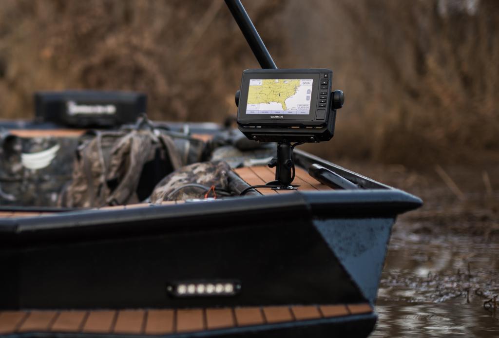 garminfishhunt's tweet photo. Instantly create personalized fishing maps on-screen with 1' contours like ambassador Hipster Woodsman. #ECHOMAPplus #FishGarmin https://t.co/qnsoj4leE8