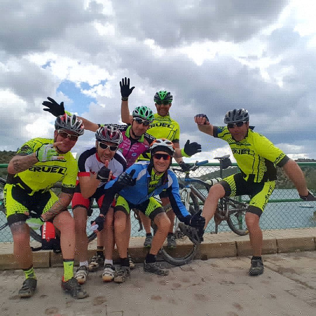 LopezJuste's tweet photo. Que gran tarde de btt y ver el pantano de teruel lleno es una alegria,,🌨🌧🌨⛰🚵‍♂️⛰🚵‍♀️🚵‍♀️👍👍🥇👏🏅👏🎖
#longanas #btt #ktm https://t.co/U0xp3NrbdM