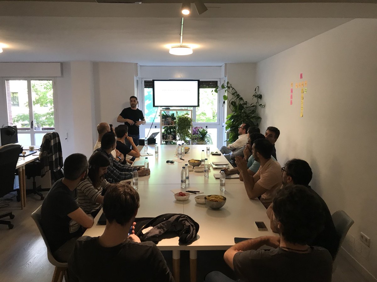 Elemento115MC's tweet photo. Empezamos el meetup de #Symfony 4 con éxito de audiencia!!! 🎉🎉🎉 parece que es un tema interesante!! #php https://t.co/2by3IQpbDo