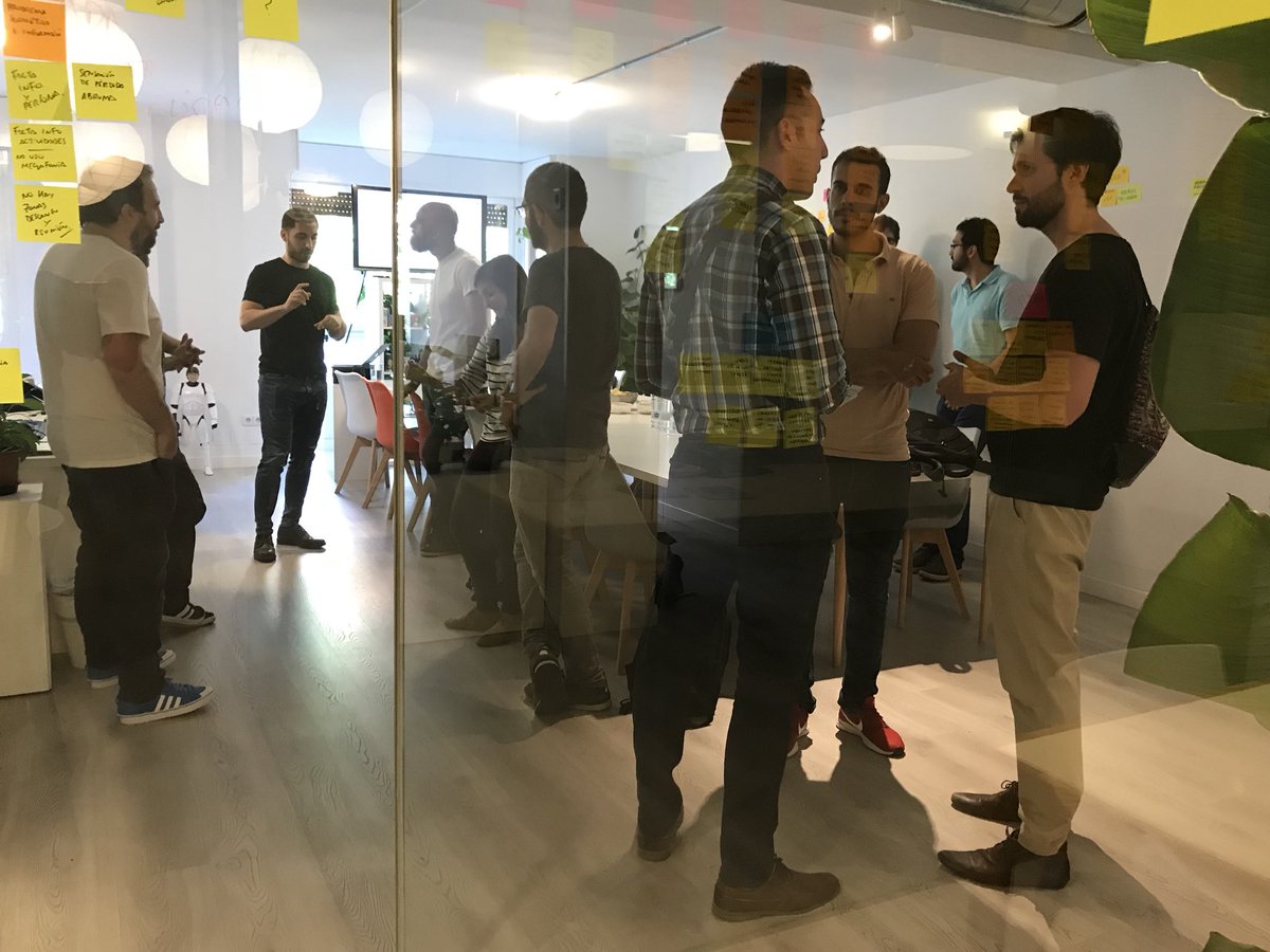 Elemento115MC's tweet photo. Empezamos el meetup de #Symfony 4 con éxito de audiencia!!! 🎉🎉🎉 parece que es un tema interesante!! #php https://t.co/2by3IQpbDo