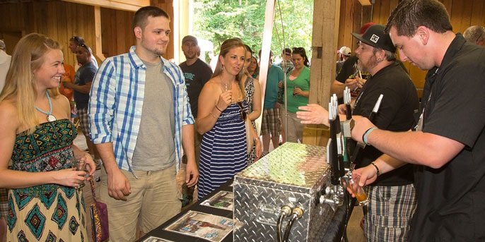 Do317's tweet image. Explore the grounds of @ConnerPrairie (but with ⛔ no kids 👶 around + a beer 🍺 in your hand!) tomorrow night at their 7th Annual History On Tap. More details + buy tickets: j.mp/2kxqZ6P #ConnerPrairie #discoverCP #doindyright #do317 #indy #indianapolis #beerfestival