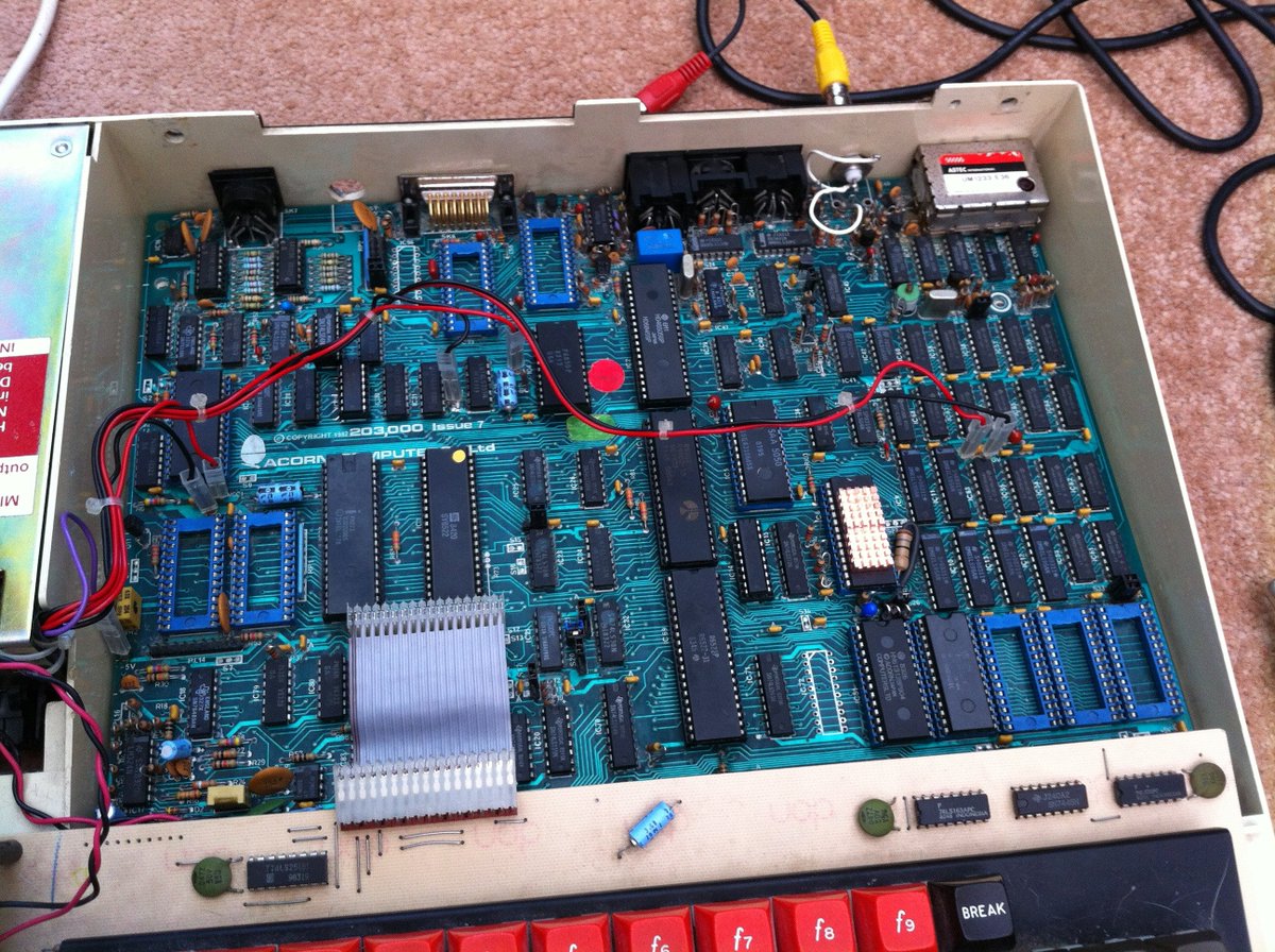 GadgetUK164's tweet image. SUCK IT BEEB!!!!!! Repair from hell complete! (well, almost) - 4 faulty chips, multiple faults. This has been my most difficult repair! Thanks to all the people that chipped in with suggestions! No more FF-ing data bus!! :)
#bbcmicro #bbccomputer #repair #retrogaming