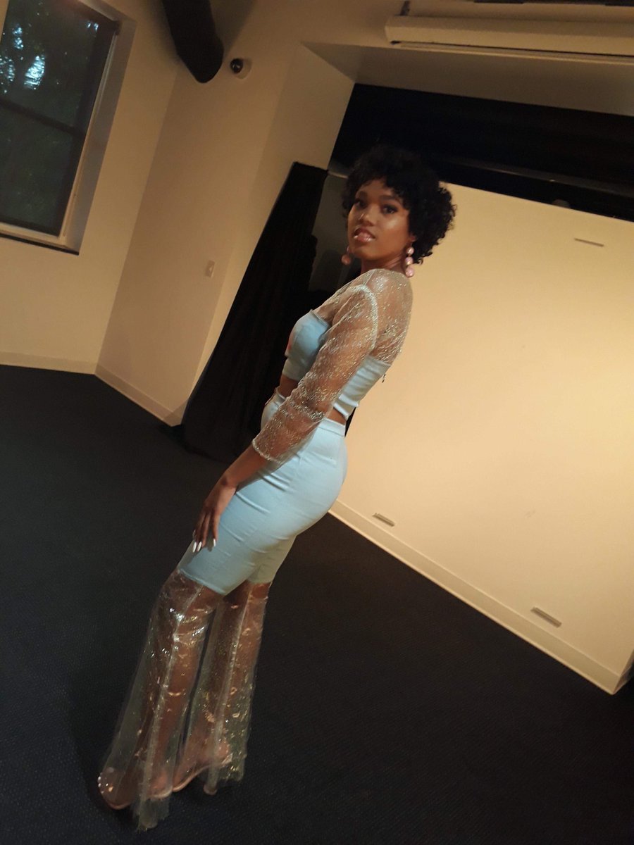 gladysjowilson's tweet photo. I just want to give a huge thanks to Katie Raine for putting together such a nice show and involving me in #TheCollective ArtExperience the 1st piece is #GirlSauce the 2nd is #ChasingLuxury & the 3rd is #PassionateLion thank you all for having me it was amazing βΊοΈ https://t.co/0Wpc3s4IpW
