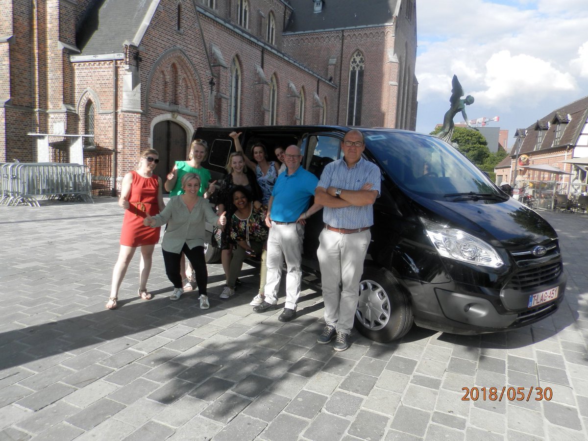 JansenGeert's tweet photo. #Lommel: Gratis shuttledienst tussen het centrum en de Singel op zaterdagen
#BruisendLommel komt vanaf zaterdag 2 juni met een gloednieuw initiatief. #Shuttledienst De #WinkelCar zal elke zaterdag tussen 11u en 18u bezoekers van de Singel naar het centrum vervoeren en terug. https://t.co/Sw81d6lXUu
