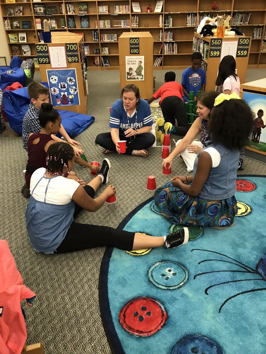 Mrs_Rumsey1's tweet photo. These students and teachers had a fantastic time at our last Lunch of Leaders!  Everyone enjoyed the fun STEM activities and games! @SEstarsR2 @counselormallen https://t.co/SjRvm3JBJ6