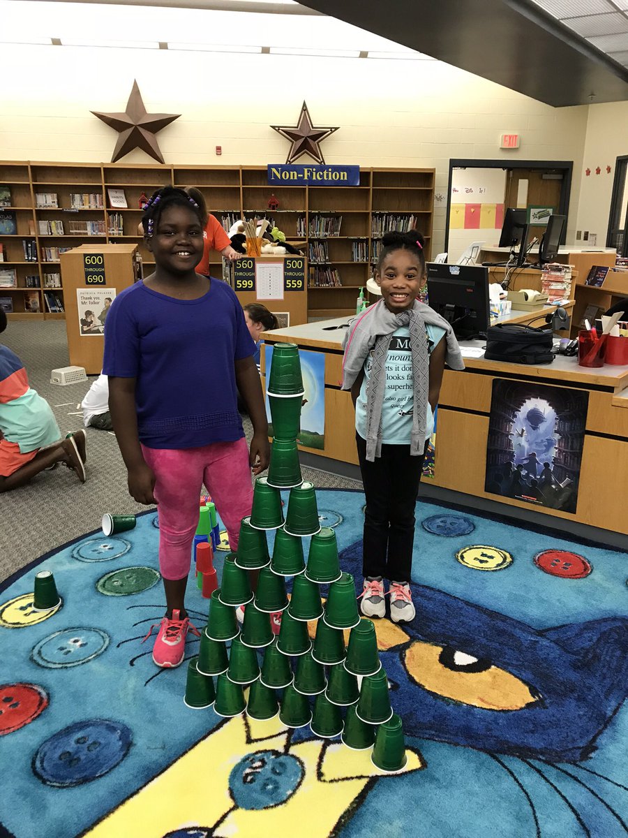 Mrs_Rumsey1's tweet photo. These students and teachers had a fantastic time at our last Lunch of Leaders!  Everyone enjoyed the fun STEM activities and games! @SEstarsR2 @counselormallen https://t.co/SjRvm3JBJ6