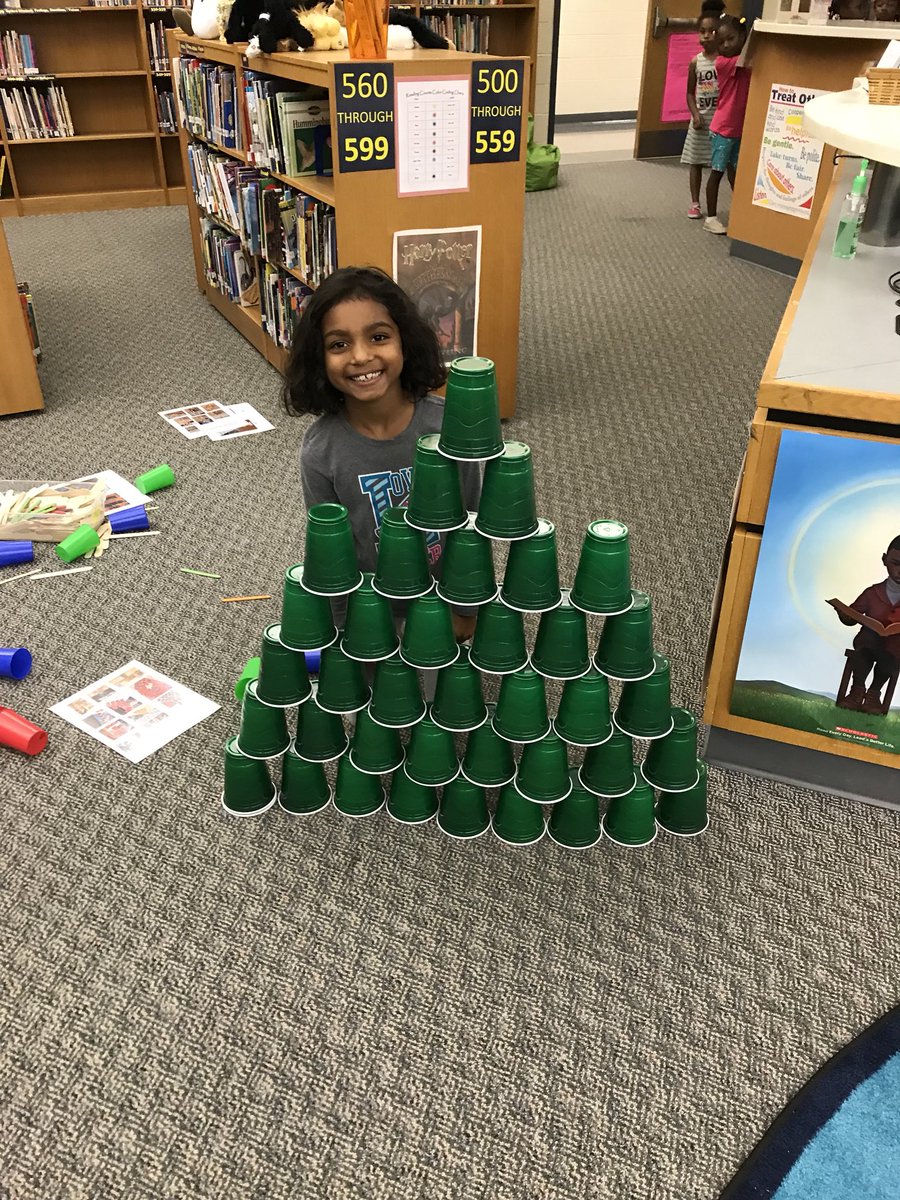 Mrs_Rumsey1's tweet photo. These students and teachers had a fantastic time at our last Lunch of Leaders!  Everyone enjoyed the fun STEM activities and games! @SEstarsR2 @counselormallen https://t.co/SjRvm3JBJ6