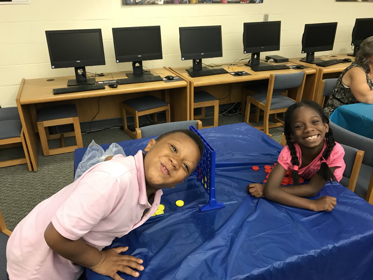 Mrs_Rumsey1's tweet photo. These students and teachers had a fantastic time at our last Lunch of Leaders!  Everyone enjoyed the fun STEM activities and games! @SEstarsR2 @counselormallen https://t.co/SjRvm3JBJ6