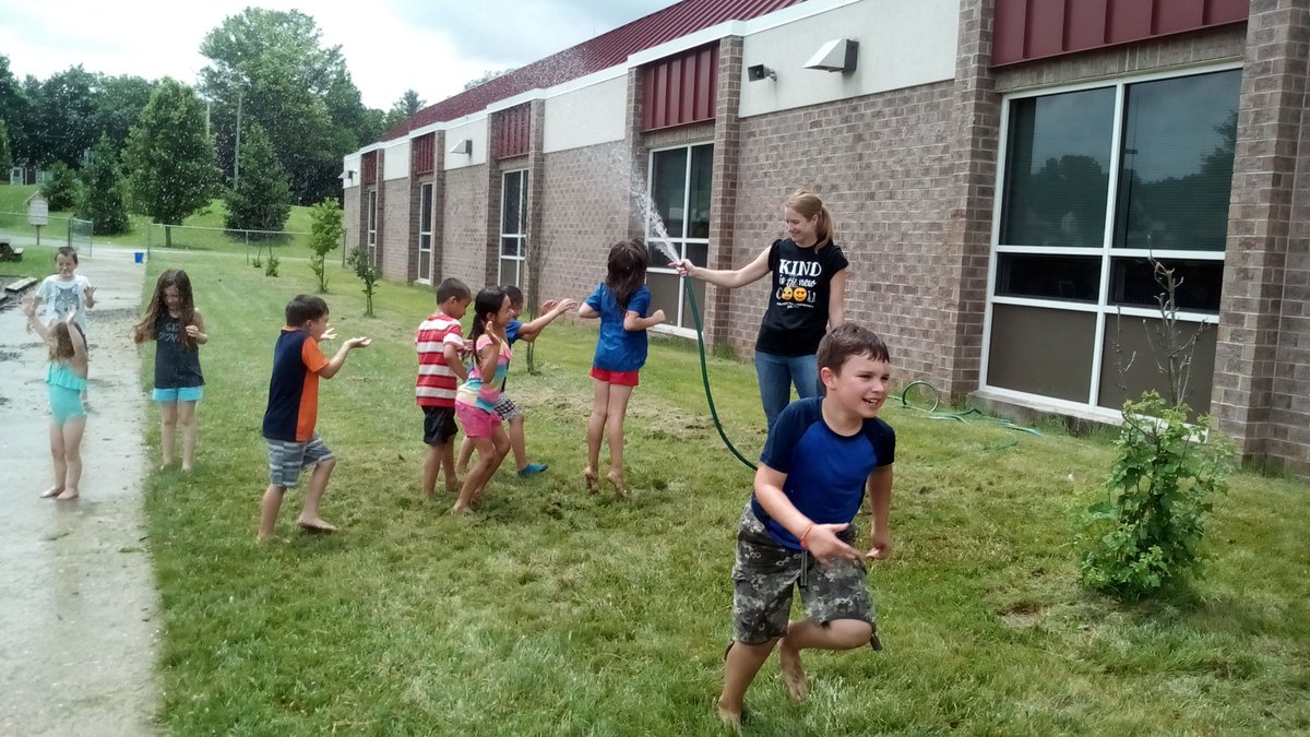 msyolandarice's tweet photo. Fun 1st grade water day between the rain showers! They had a blast @Unicycle1Wheelr https://t.co/xSxmvAnvNE