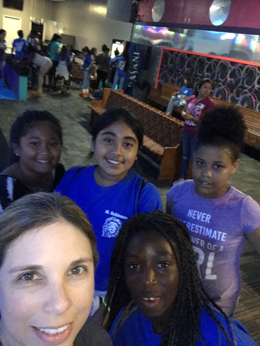 rbarnett3rd's tweet image. Hanging with my kids skating.