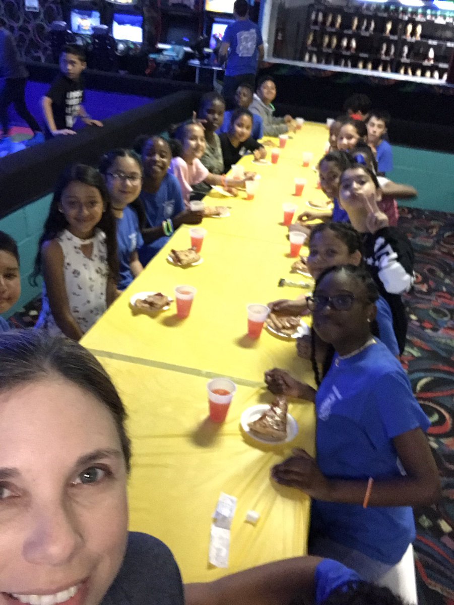 rbarnett3rd's tweet image. Hanging with my kids skating.