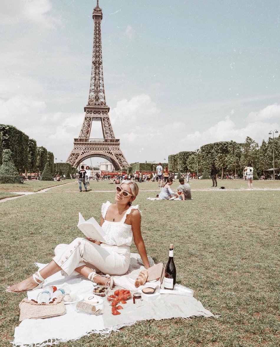 A perfect trip to Paris with Sezane!
instagram.com/p/BjQakprBcYF/…