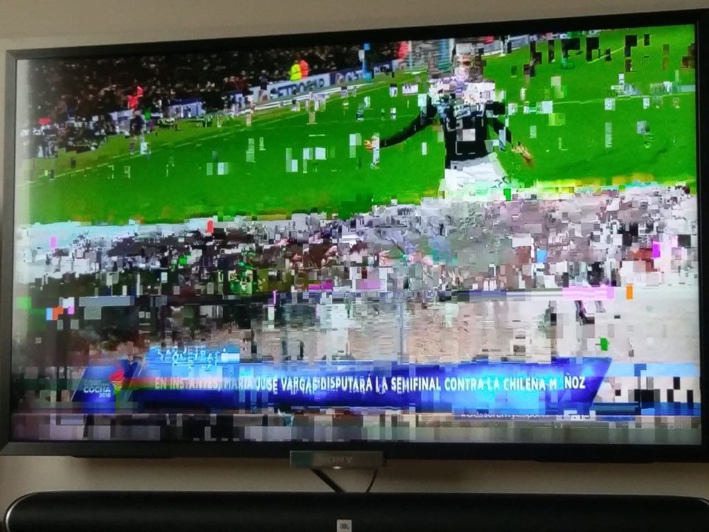 Vicky_mastri's tweet photo. @CableFibertel Pago $2.500 para que se termine viendo así, Cablevision sos un desastre https://t.co/jbT15MN4qM