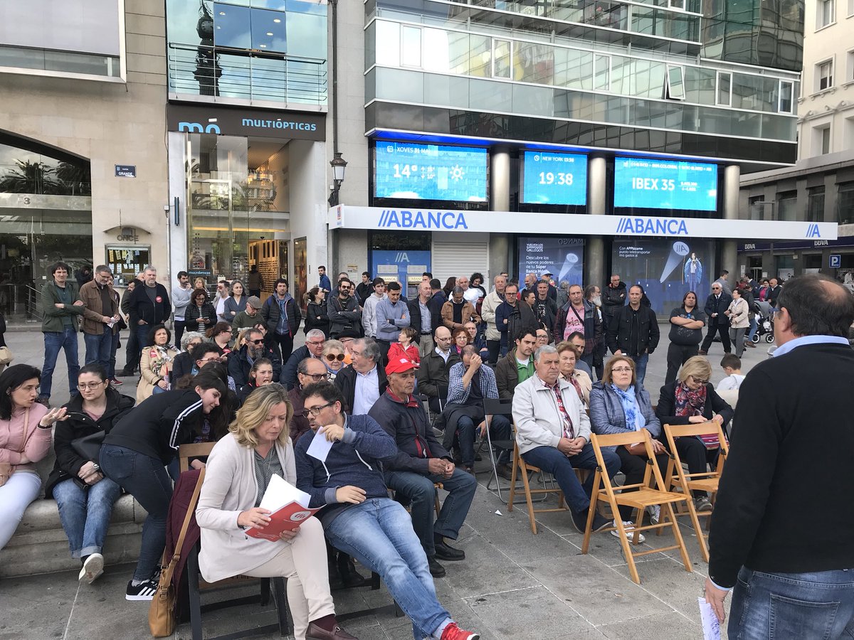 CIGACorunha's tweet photo. Comeza a asemblea aberta no Obelisco sobre a #FolgaXeral19X #SumandoLoitas #SobranRazóns Xabier Filgueira apunta que “ao igual que facemos asembleas nos centros de traballo, estamos aquí tamén na rúa para rachar co silencio informativo sobre a convocatoria da folga” https://t.co/mwGTs23yYs