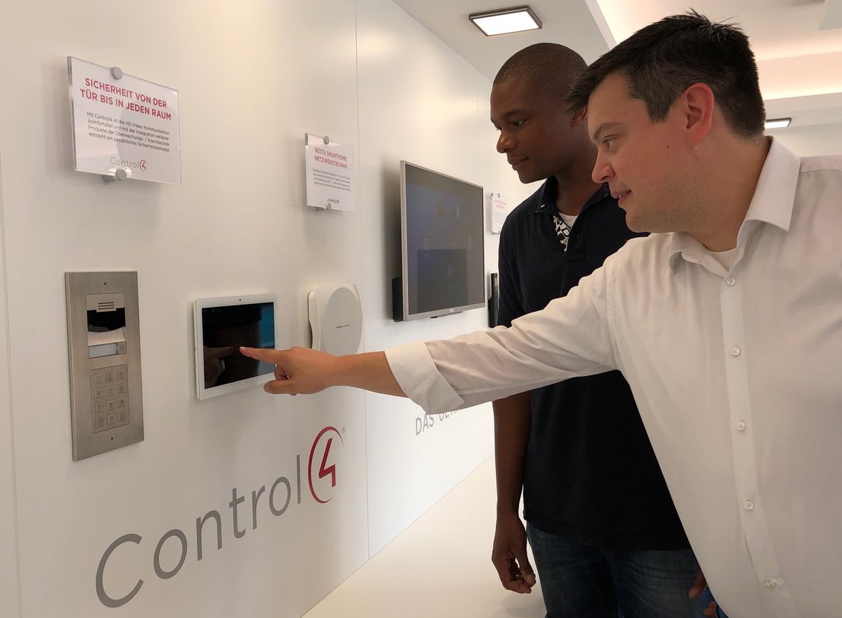 Control4Dealer's tweet photo. #TODAY There's a better way to learn about #SmartHomes! Spend time with experienced professionals, participate in interactive demos, enjoy refreshments, and maybe even win a Smart Home Starter Kit! #C4Yourself #TODAY Find the nearest location: https://t.co/gaG1AHGQnI https://t.co/pPSZ28eSAp