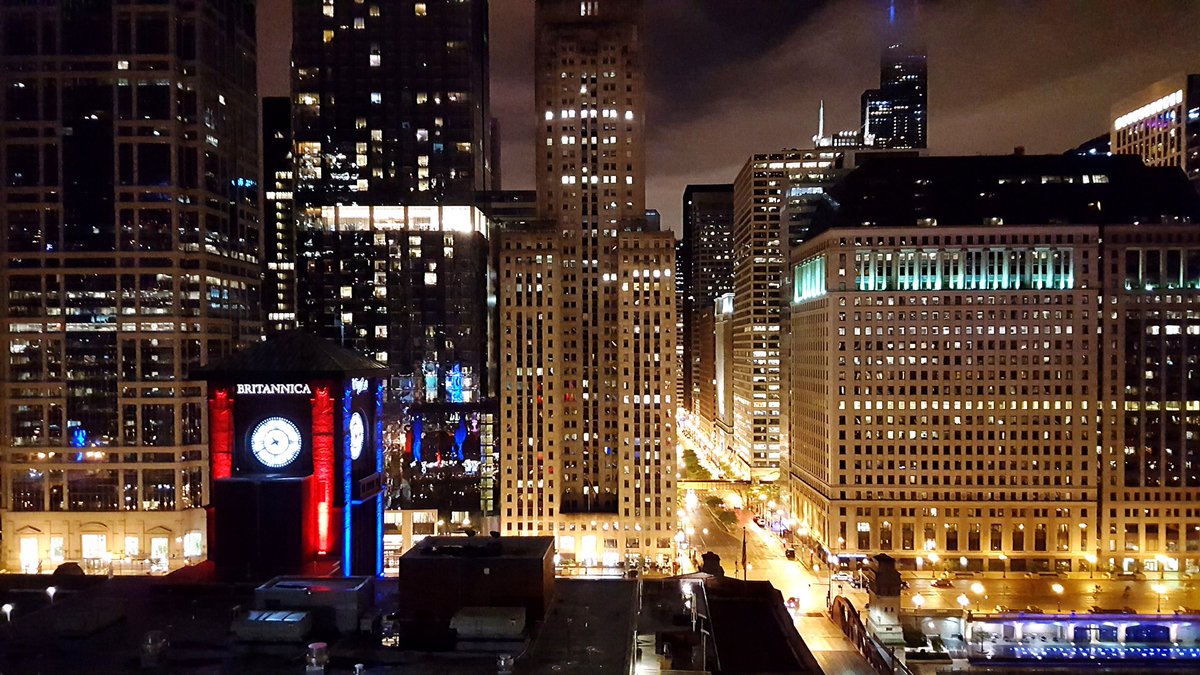 What's your favorite staple of Chicago architecture?  This view never gets old for us.

#iconicChicago