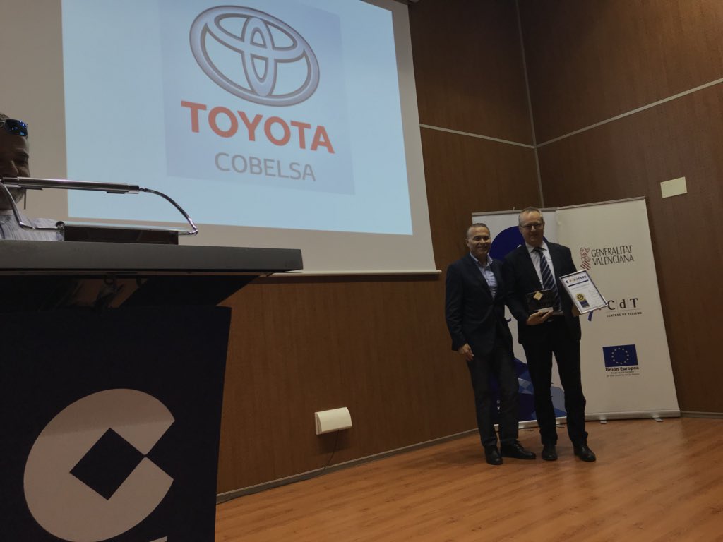 copecastellon's tweet photo. Premio Turismo Familiar al Gran Hotel Peñíscola. Recoge su director, Francisco Ribera; entrega Toyota-Cobelsa. #PremiosTurisCopeCs #TurisCopeCs https://t.co/o4XA1uJGfE