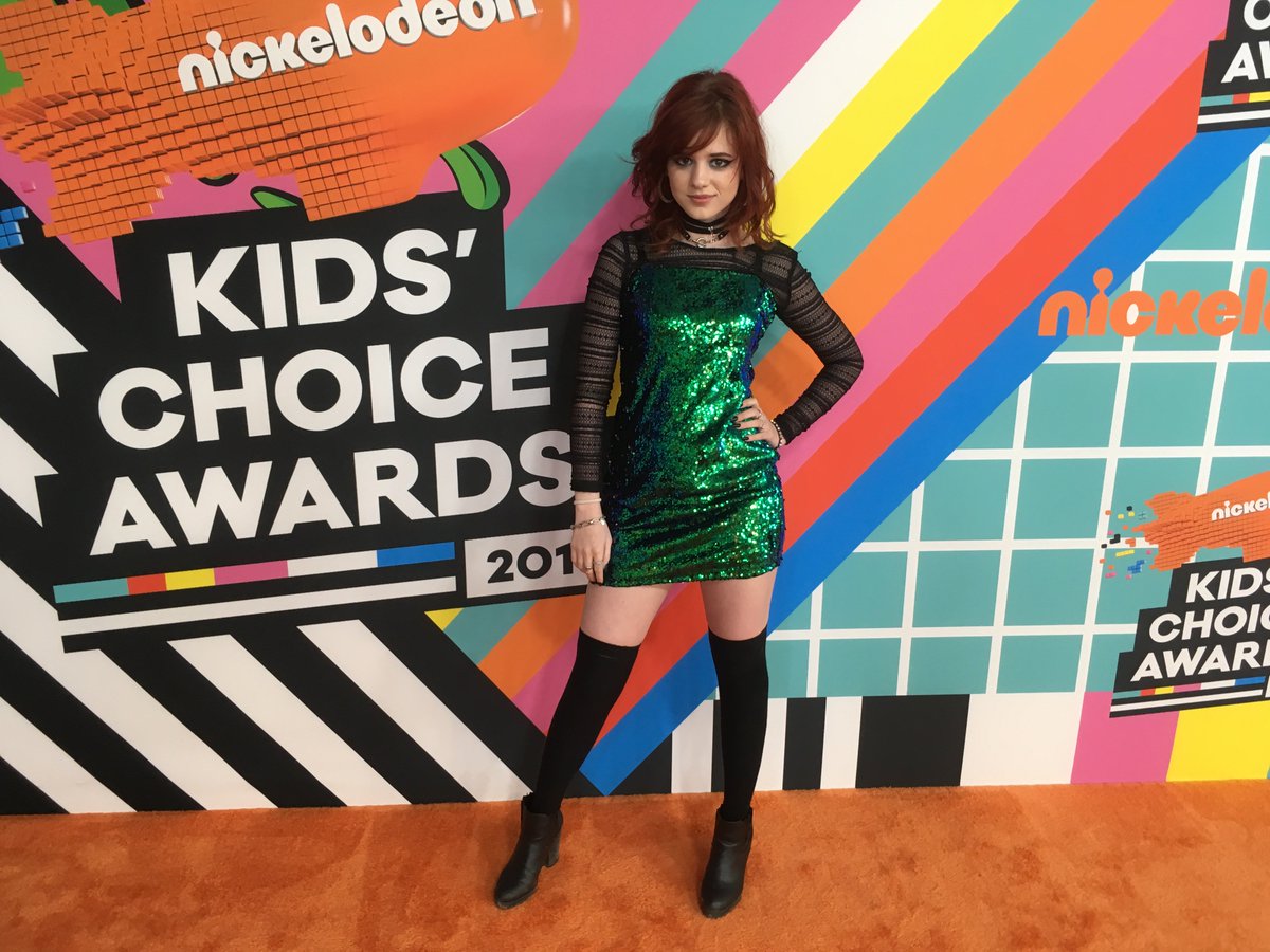 Silverwerks's tweet photo. Yes! Rockin’ Green #Slime #Sequins on an #orange carpet at @Nickelodeon #KCAs! Got something new coming verrrry soon (finally)! @NickelodeonPR @adamesq held things up with that whole #MIPTV #cannes pitch thing! 😃💖 https://t.co/Ok2ix3lHOj