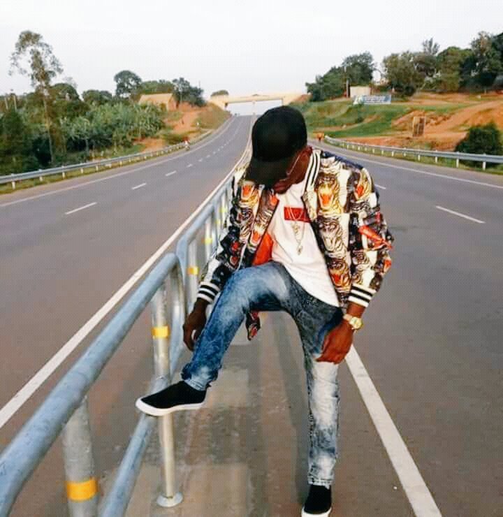 diggy_baur's tweet photo. Slow and steady... wish you all a great month ...🙏🙋 #SoundCoverBeats ❤ #MummyYo @Ksheebah1 tommorw! 
Pliz don't miss . @TYLOVESYOUALOT @AFRIMAWARDS https://t.co/klhH1vACQA