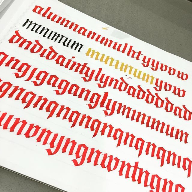 LettersofFancy's tweet image. Practice at the airport while waiting with parallel pen. Really like that about broad pen since I don’t need to carry ink w/ me when I travel. Parallel pens work great. Not to mention different ink colors make practice more fun #calligrahypractice #broad… ift.tt/2L95qEW