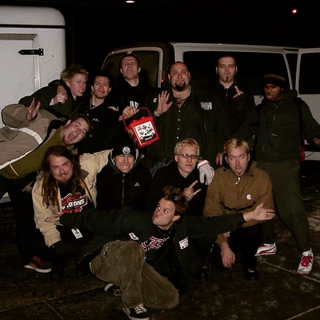 bfsrocks's tweet image. #throwback with our boys in @Sum41 !!!🤘 @VansWarpedTour is right around the corner!! We can’t wait to see all your sweaty summer faces!!!⬅️
#throwbackthursday #bowlingforsoup