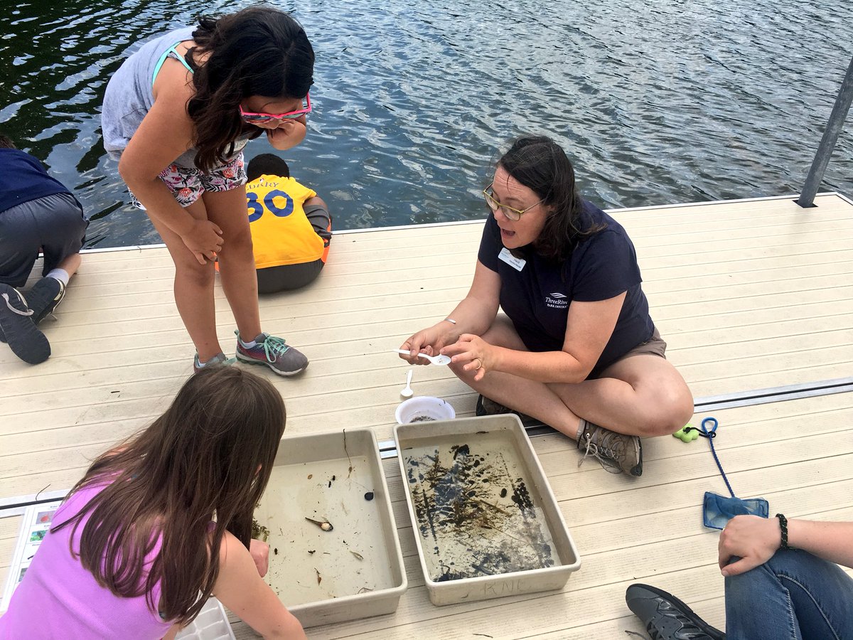 WW_3rd's tweet image. Richardson Nature Center was hands down the greatest field trip ever! We learned about salamanders and observed one live! We also went to the pond and netted many native animals and insects! 🐌🐢🦗🐠🐸 Thank you @RichardsonTRPD for the awesome educational experience!