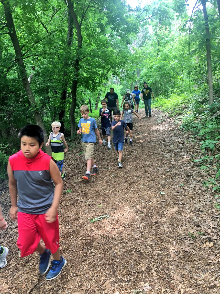 WW_3rd's tweet image. Richardson Nature Center was hands down the greatest field trip ever! We learned about salamanders and observed one live! We also went to the pond and netted many native animals and insects! 🐌🐢🦗🐠🐸 Thank you @RichardsonTRPD for the awesome educational experience!