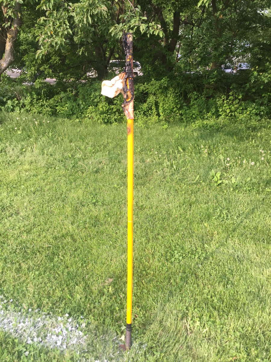 avsdadstuart's tweet photo. Welcome to #U19gamenight with Ancaster houseleague soccer.
#One corner flag available (burnt)
#Many inches of fresh grass cuttings all over the pitch
#herewego https://t.co/fG52nnGvwt