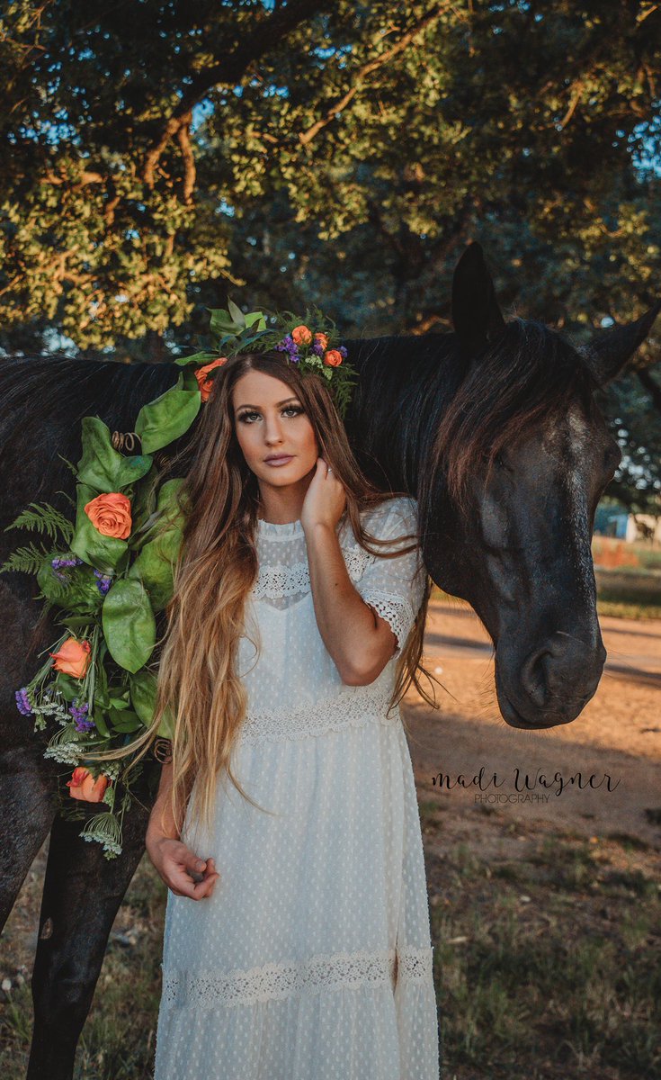 madi_wagner3's tweet photo. I’m a 20 year old wedding photographer who picked up a camera + fell in love with people in love + weddings. RT to help me share my work with the world! 💫📸 https://t.co/ek3CngjQqU