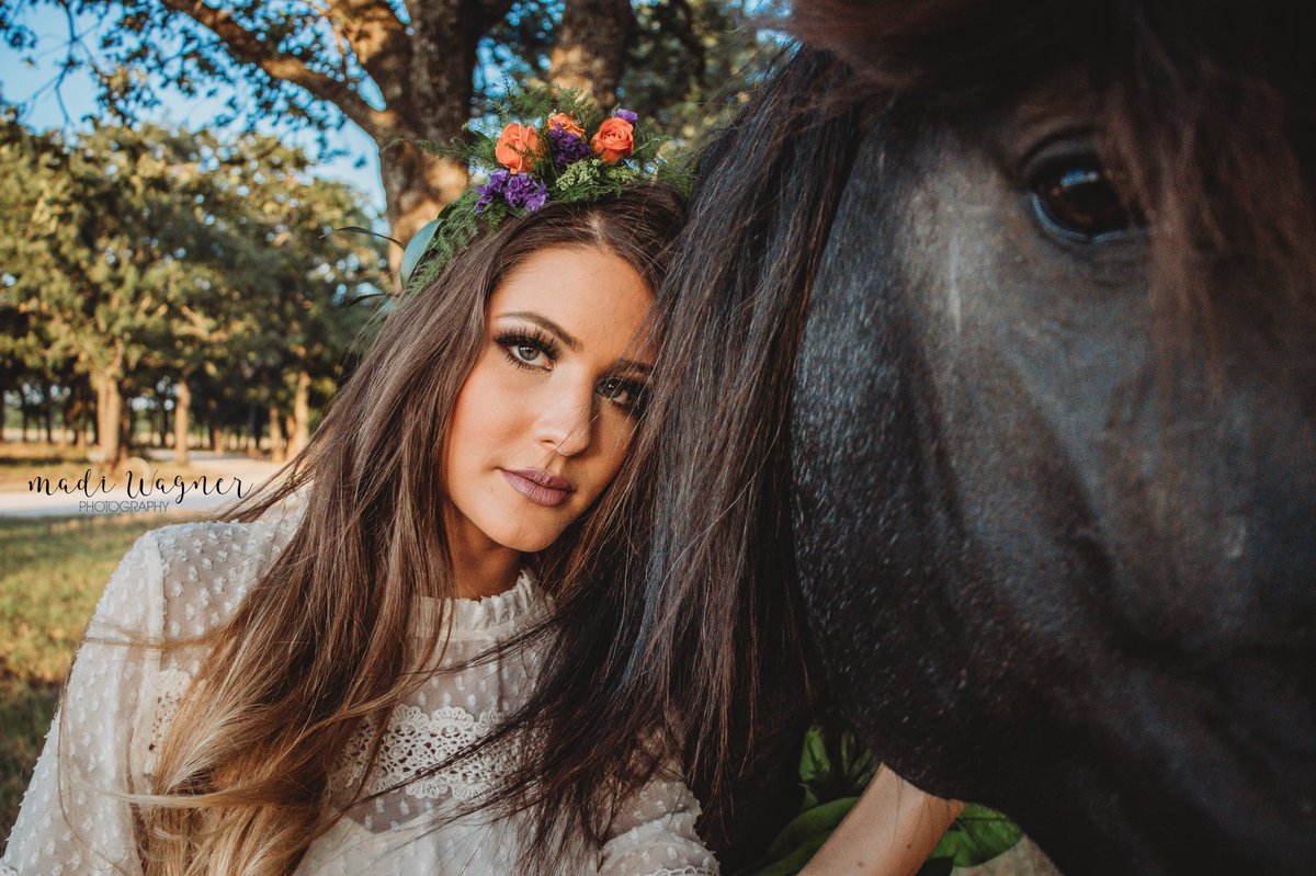 I’m a 20 year old wedding photographer who picked up a camera + fell in love with people in love + weddings. RT to help me share my work with the world! 💫📸
