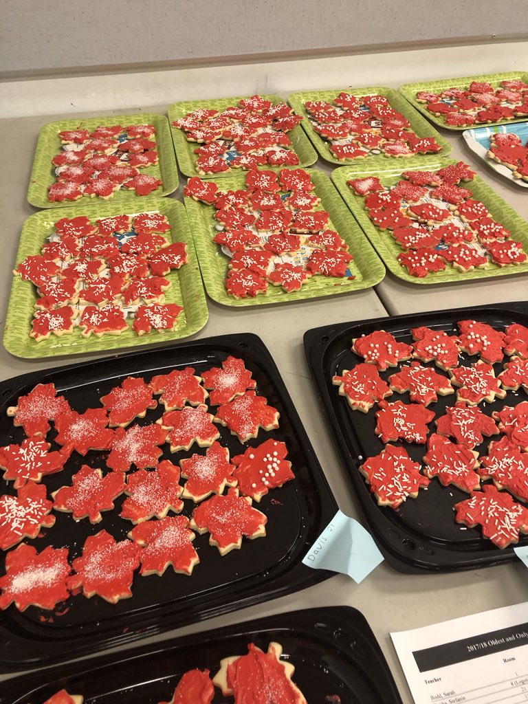 mrspGOALS's tweet photo. Canadian cookies EVERYWHERE!!! All ready for tomorrow.... 🇨🇦🍪👏#Canada #redicing #stickyfingers #GOALS https://t.co/i7vYpIyjzn