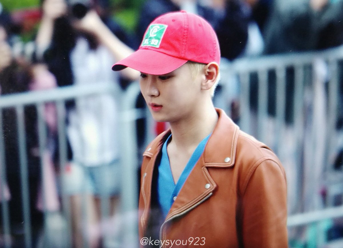 180601 뮤직뱅크 출근 - 굿뭘닝... 기버미 오늘도 파이팅 👊🏻

#기범 #key #샤이니 #키 #キー #SHINee #데리러가