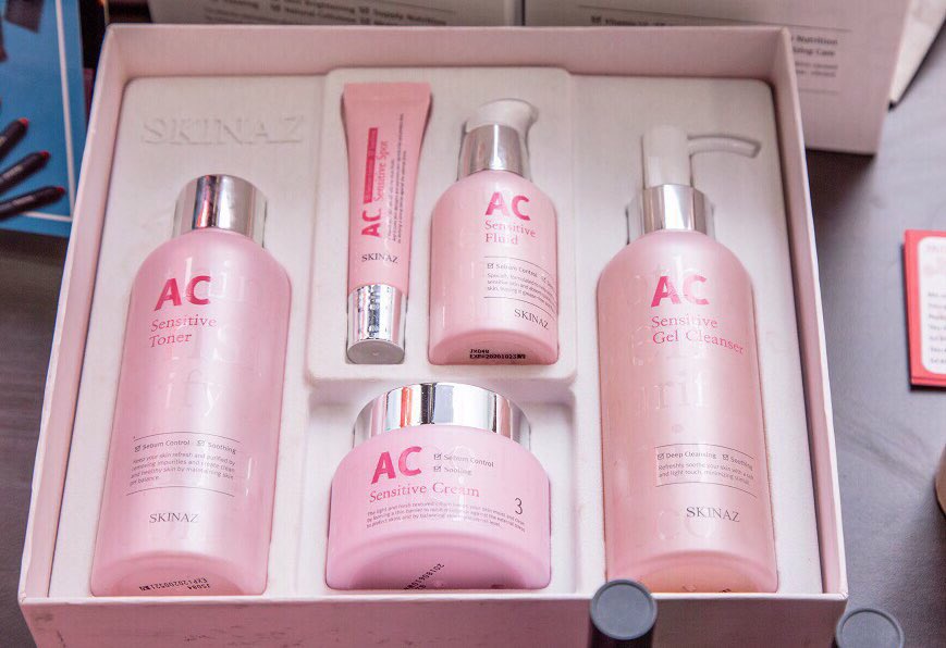 VanLe_Skinaz's tweet photo. #Skinaz có gì HOT?
👉Đã có mặt tới 23 quốc gia
👉SP được ưu chuộng của đông đảo phụ nữ và các phái mạnh Châu Á
👉SP an toàn, hiệu quả, chất lượng quốc tế.
👍🏻CAM KẾT SP KO CHỨA CORTICOID - CHÌ - THUỶ NGÂN - PARABEN
📲 #Vân_0932686338
👉 https://t.co/wsj0IsgT9a https://t.co/DRQwUzxno9
