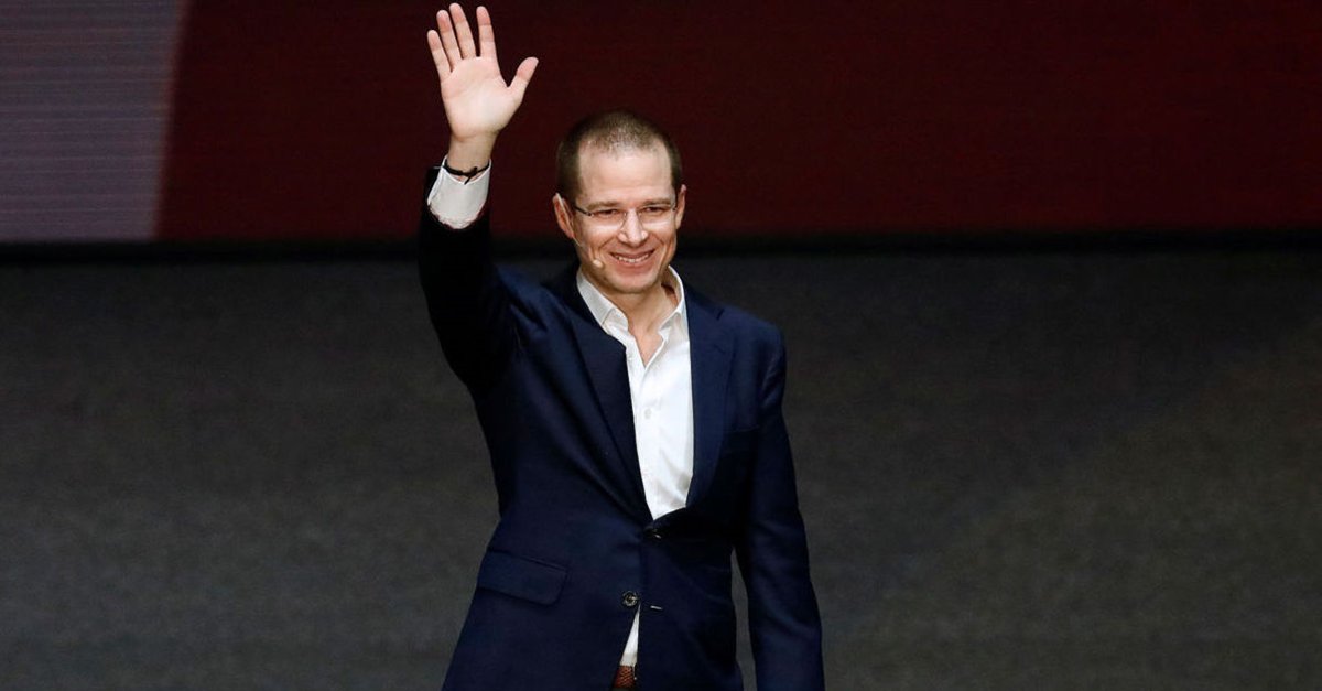 IBERO CDMX (@ibero_mx) on Twitter photo #CandidatosEnLaIbero
Ricardo Anaya (<a href="/RicardoAnayaC/">RicardoAnayaC</a>) confirma fecha y hora para asistir a encuentro en la IBERO; acudirá el 5 de junio a las 9:30 horas bit.ly/2Jhj6jL #CandidatosEnLaIbero
Ricardo Anaya (<a href="/RicardoAnayaC/">RicardoAnayaC</a>) confirma fecha y hora para asistir a encuentro en la IBERO; acudirá el 5 de junio a las 9:30 horas bit.ly/2Jhj6jL