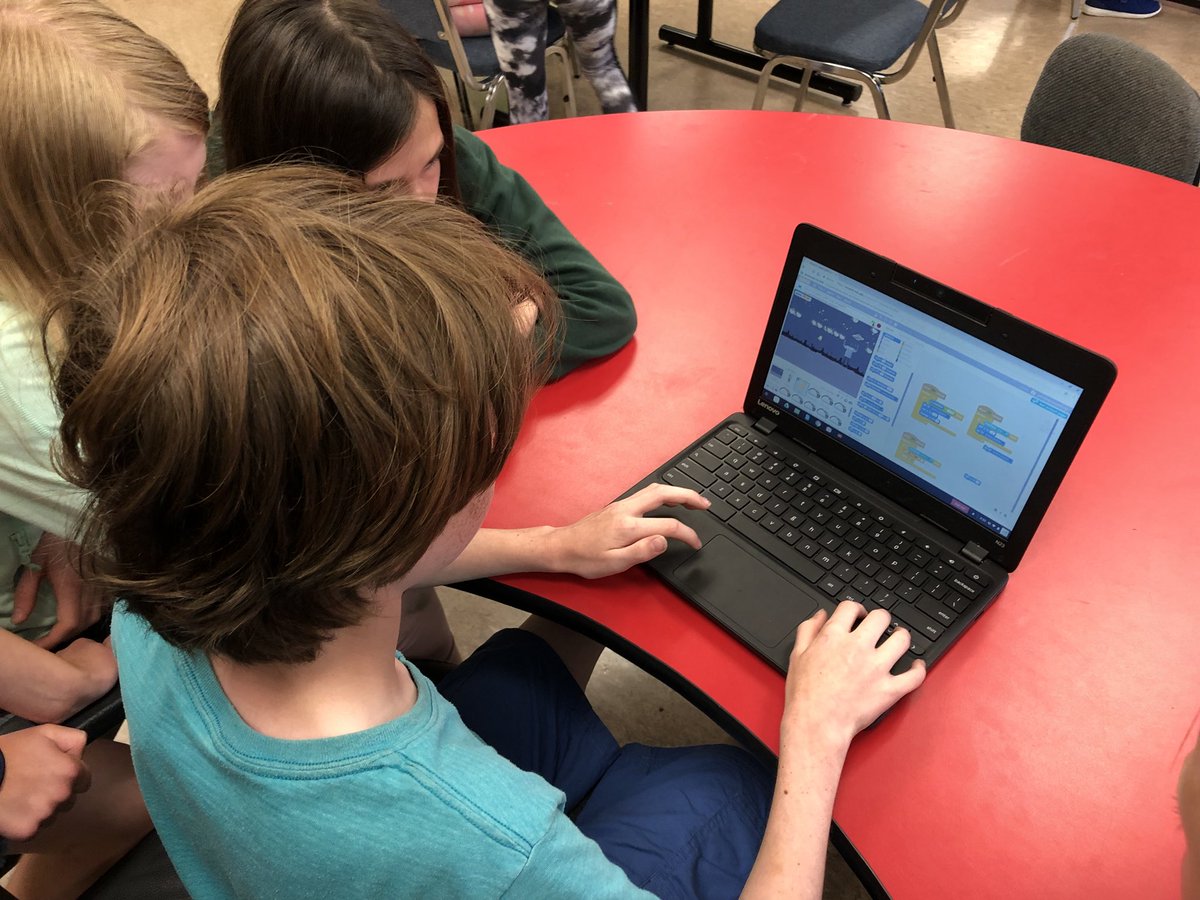 LoriGruhn's tweet image. @QueenRm13 sharing in small groups their @scratch projects.  Talking about one challenge or problem they had &amp;amp; how they solved it. #icancode @richroberts76 @mraspinall @WadeGregg1960 #4Cs #CreativityMeetsTechnology