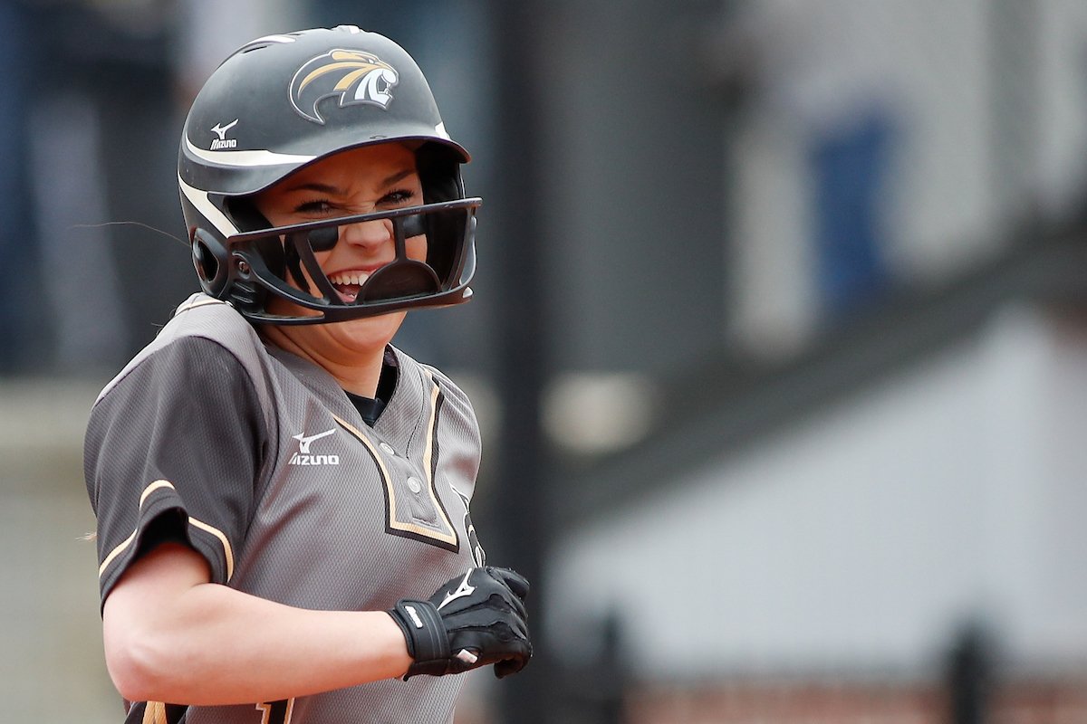 MizunoFPitchNA's tweet photo. Happy #NationalSmileDay! RT and mention a teammate who makes you smile! #MizunoFamily https://t.co/mD2uLlXOuM